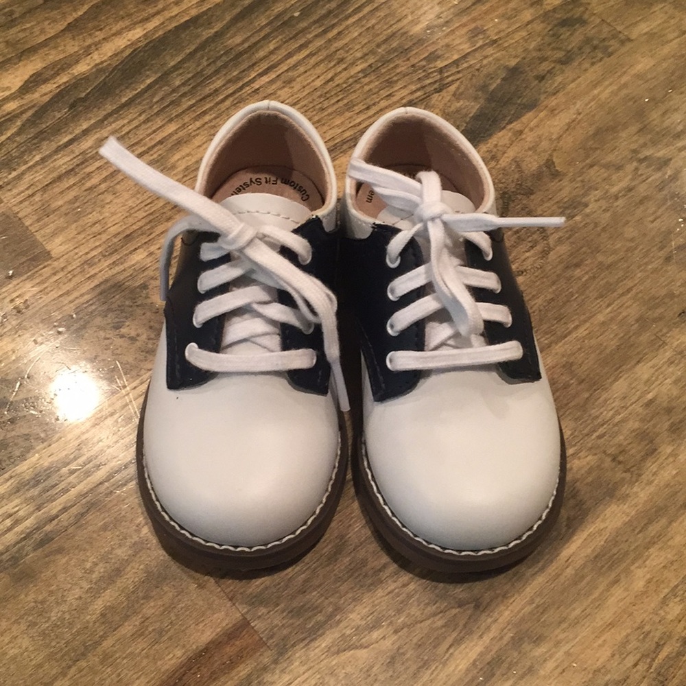 FootMates Leather Saddle shoes